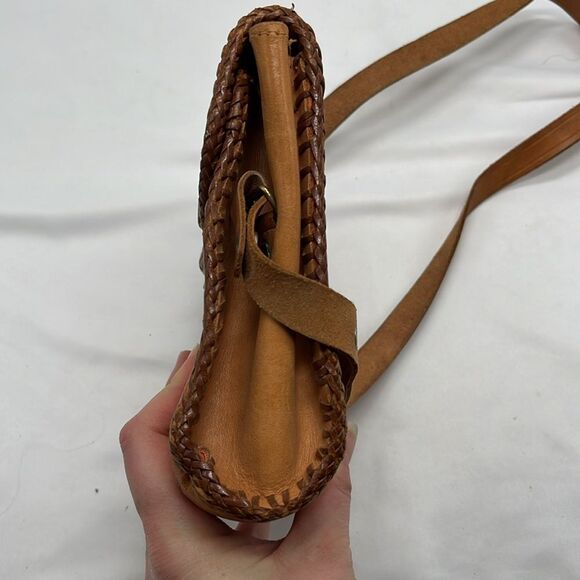 Vintage Hand Tooled Leather Shoulder Purse - Picture 9 of 9